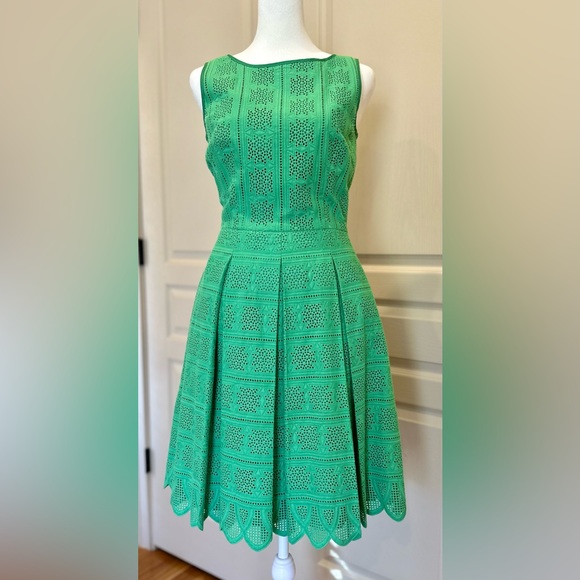 ANTONIO MELANI Dresses & Skirts - Antonio Melani Kelly Green Dress.
